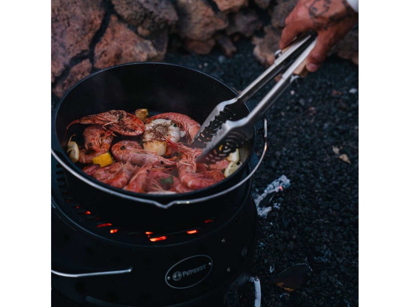 Atago Holz und Kohle Grill Schwarz